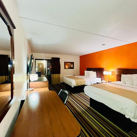 Travelodge By Wyndham Уайтевилл Экстерьер фото