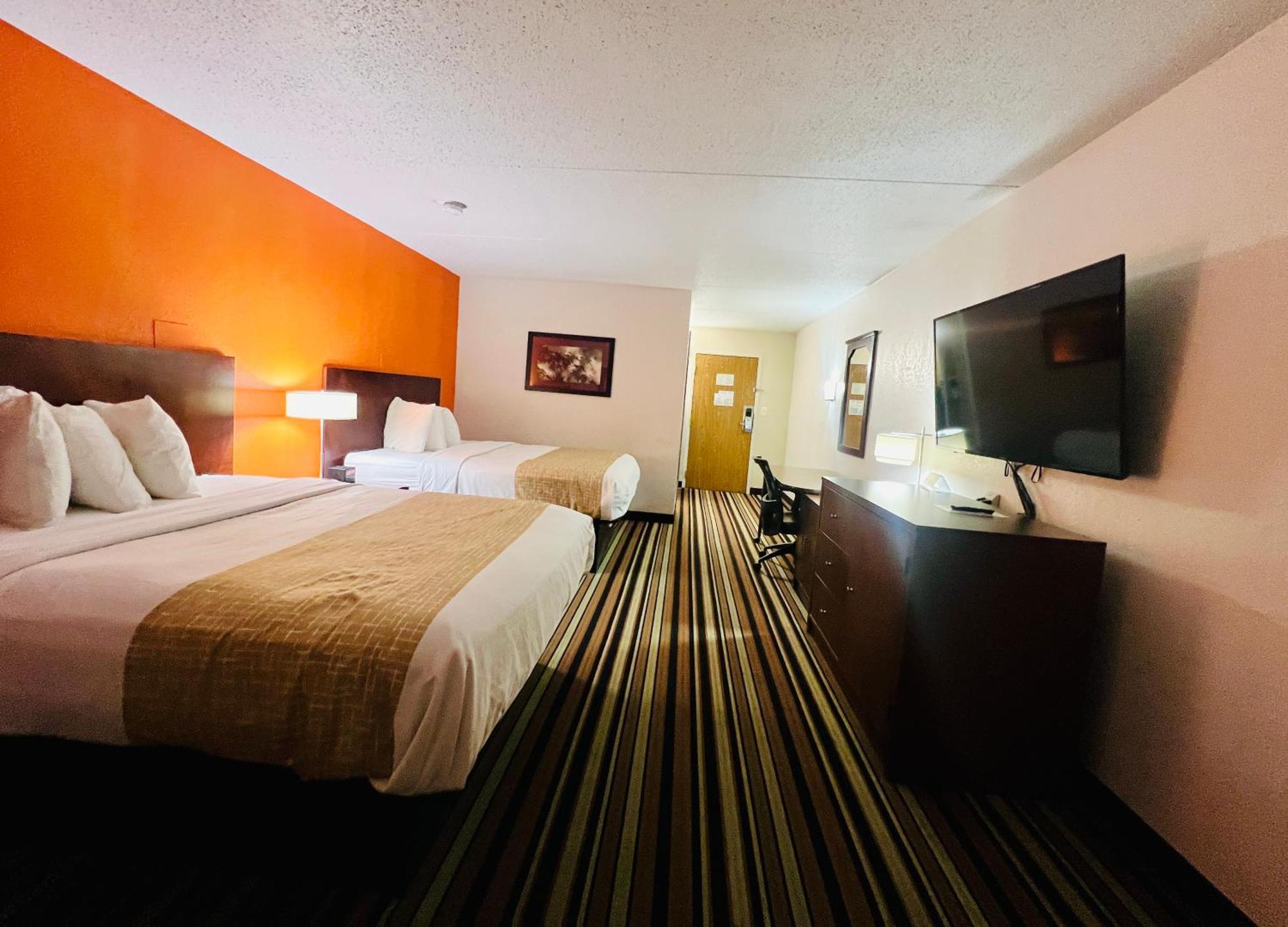 Travelodge By Wyndham Уайтевилл Экстерьер фото